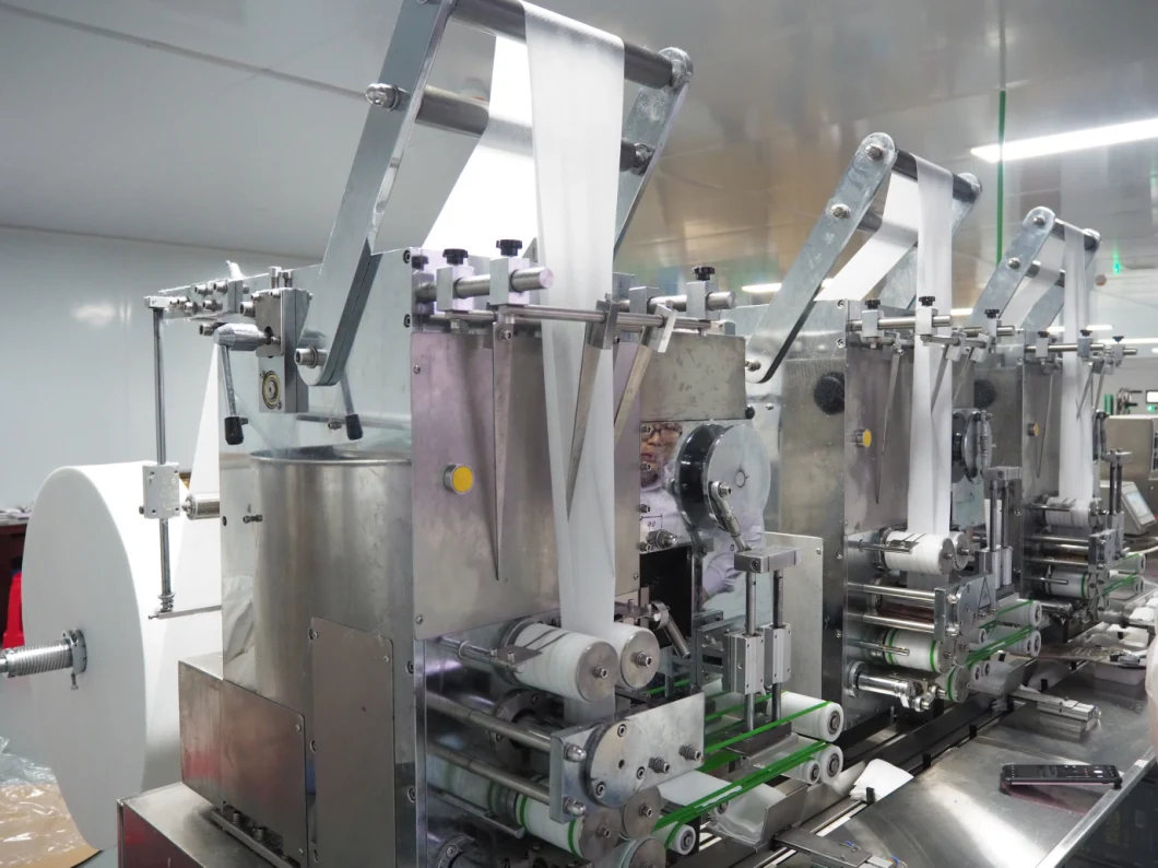Fabrik-Großverkauf-hohe Leistungsfähigkeits-volles automatisches Einzelstück-Feuchtpflegetuch-Herstellungsund Verpackmaschine