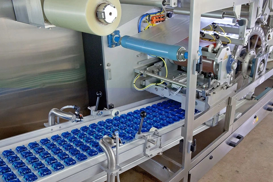 Wasserlöslicher Film-flüssige reinigende Hülsen-Pulver-Reinigungsmittel-Hülse PVA, die Film-Packung Maschine der Maschinen-Reinigungs-Kapsel-PVA herstellt