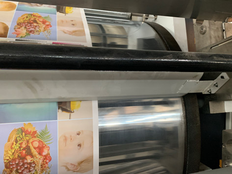 Nichtgewebte 700mm Kraftpapier-Tasche, die Blase der Maschinen-3000kg Polywerbung herstellt