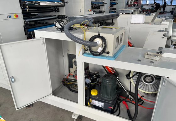 1-farbiges Rollenpapier, Aufkleber, Etikett, Flexodruckmaschine, Verwendung von IR-Trockner und Tintenlösungsmittel
