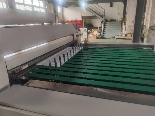 Aufschlitzende Rewinder Energie 800mm des Blatt-Schnitt-der Maschinen-4.0KW mit PLC-Touch Screen