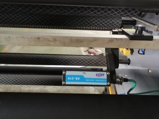 Automatische Spannung, die nicht Rewinder-Maschine für selbstklebende Gewebes-Rollentrennsäge aufschlitzt