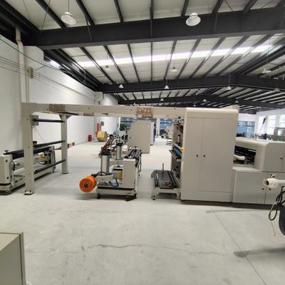 Vollautomatische Schneidemaschine mit drei Servos für 45–450 g Papier mit hoher Geschwindigkeit