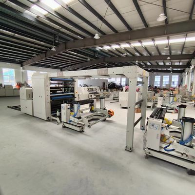 Vollautomatische Schneidemaschine mit drei Servos für 45–450 g Papier mit hoher Geschwindigkeit