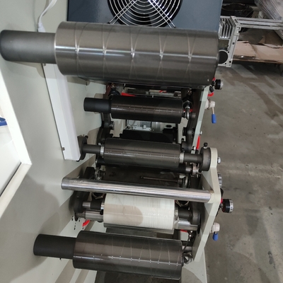 Die Hochgeschwindigkeits-Flexo-Druckmaschine für maximale Leistungsfähigkeit, Farbe druckend ist whitle, Band, Kraftpapier, Tinte
