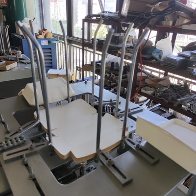 Nicht standardmäßige Kartonmaschine # Dekorationsarbeiten # Lebensmittelkarton # Einweg-Brotdose # Schmelzklebeverfahren