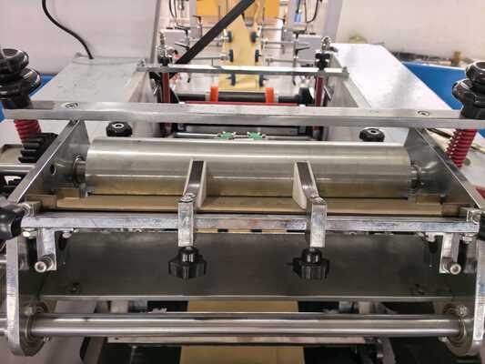 Beutelversiegelungs- und Schneidmaschine Kraftpapierbeutel-Produktionsmaschine Leistungsaufwand 5-10 KW für die Beutelherstellung
