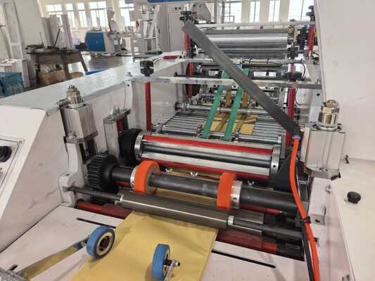 Beutelversiegelungs- und -schneidemaschine Kraftpapierbeutelherstellungsmaschine mit 420 bis 600 mm Beutelbreite und 400 Mesh Keramikdruckwalze