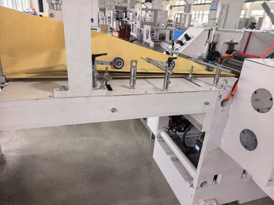 CMYK-Flexo-Drucker Papier-Einkaufstütenmachmaschine 50Hz 60Hz Stromversorgung Gesamtleistung 15 KW Geeignet für Großverpackungen