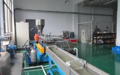 Heißer schneidener Plastikgranulierer-Extruder-Fertigungsstraße-Abfall-Plastik