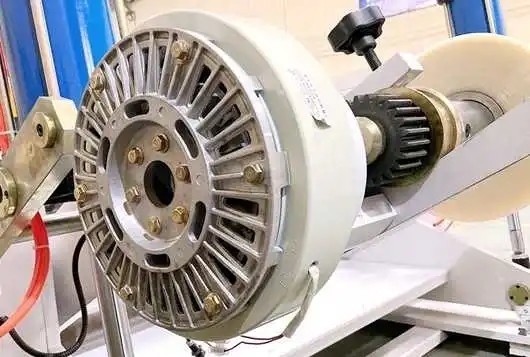 automatische 1100mm prägen Aluminiumfolie der Maschinen-600mm