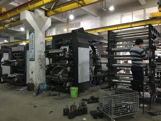 Wirtschaftliche sechs Farbzentrale Trommel Flexo-Druckmaschine mit dem 6 Farbe-GESTEMPELSCHNITTENEN AUFSCHLITZENDEN UVSERVO für Selbstaufkleber-Aufkleber