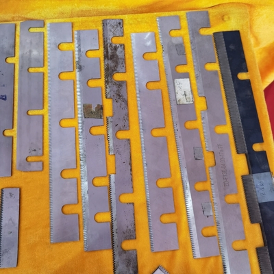 Das Drehstempelschneiden asphaltieren das Aufschlitzen der runde Blatt-industriellen kupfernen Aluminiumfolie